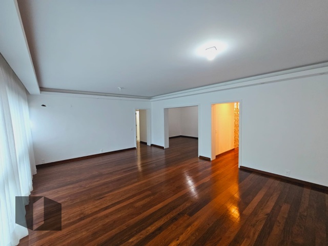 Apartamento à venda com 4 quartos, 181m² - Foto 1