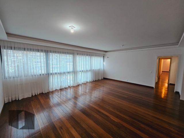 Apartamento à venda com 4 quartos, 181m² - Foto 2