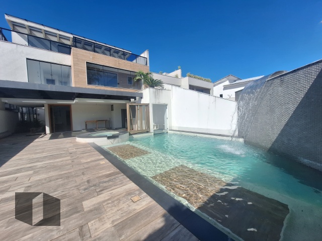 Casa de Condomínio à venda com 5 quartos, 402m² - Foto 1