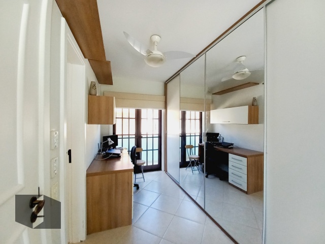 Casa à venda com 3 quartos, 200m² - Foto 11