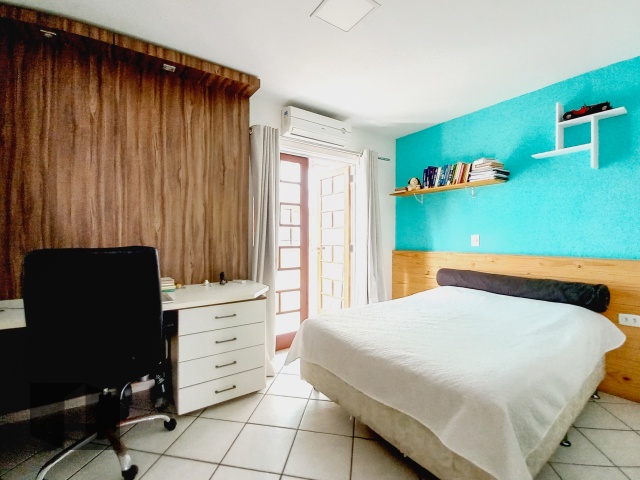 Casa à venda com 3 quartos, 200m² - Foto 14