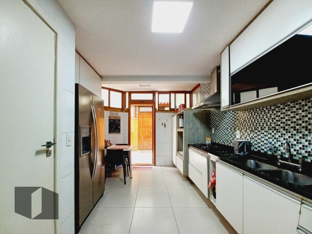 Casa à venda com 3 quartos, 200m² - Foto 17