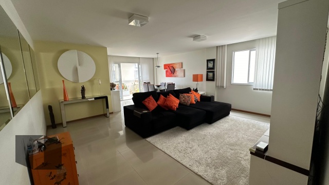 Apartamento à venda com 3 quartos, 147m² - Foto 1