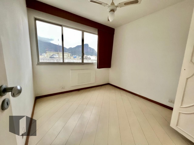 Apartamento à venda com 4 quartos, 130m² - Foto 13