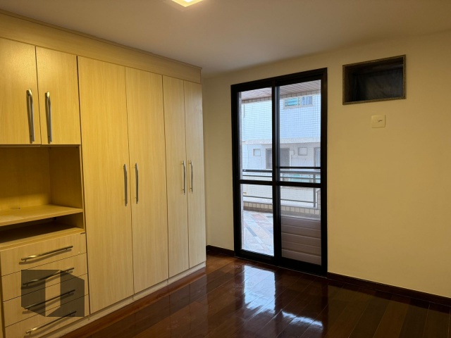 Apartamento à venda com 3 quartos, 185m² - Foto 9