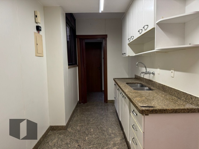 Apartamento à venda com 3 quartos, 185m² - Foto 13