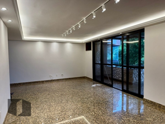 Apartamento à venda com 3 quartos, 185m² - Foto 2