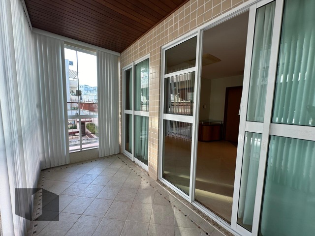 Apartamento para alugar com 3 quartos, 143m² - Foto 17