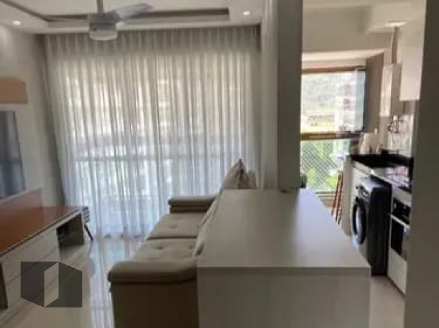 Apartamento à venda com 2 quartos, 69m² - Foto 2