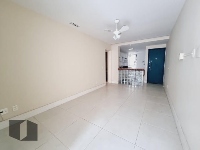 Apartamento à venda com 2 quartos, 76m² - Foto 2