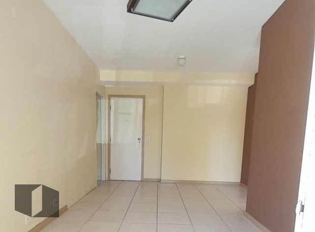 Apartamento à venda com 2 quartos, 64m² - Foto 2