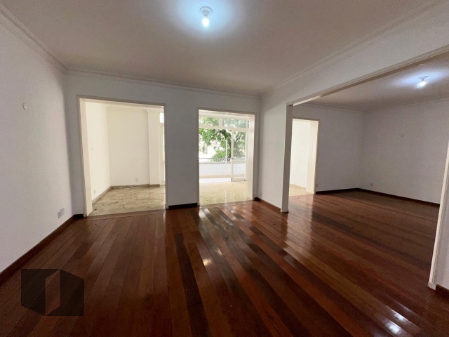 Apartamento à venda com 3 quartos, 218m² - Foto 3