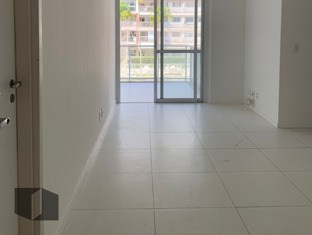 Apartamento à venda com 2 quartos, 83m² - Foto 2