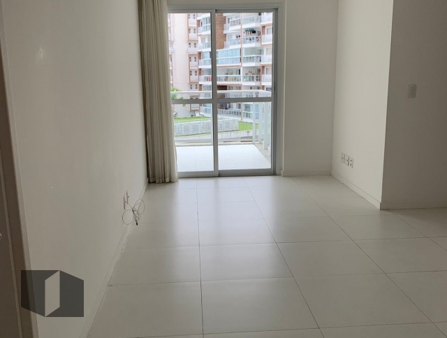 Apartamento à venda com 2 quartos, 67m² - Foto 2