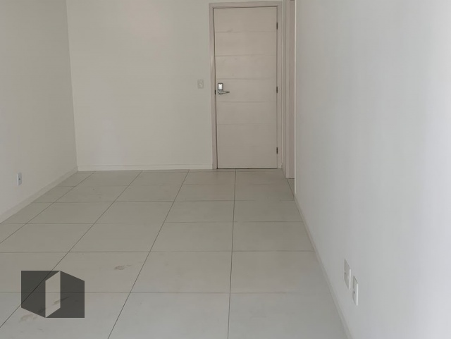 Apartamento à venda com 2 quartos, 69m² - Foto 2