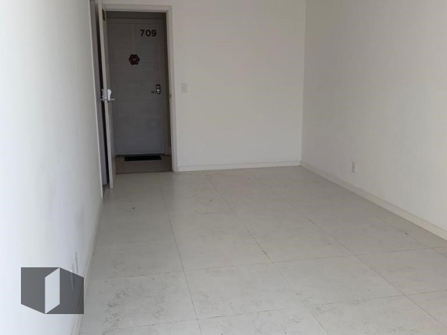 Apartamento à venda com 2 quartos, 67m² - Foto 2