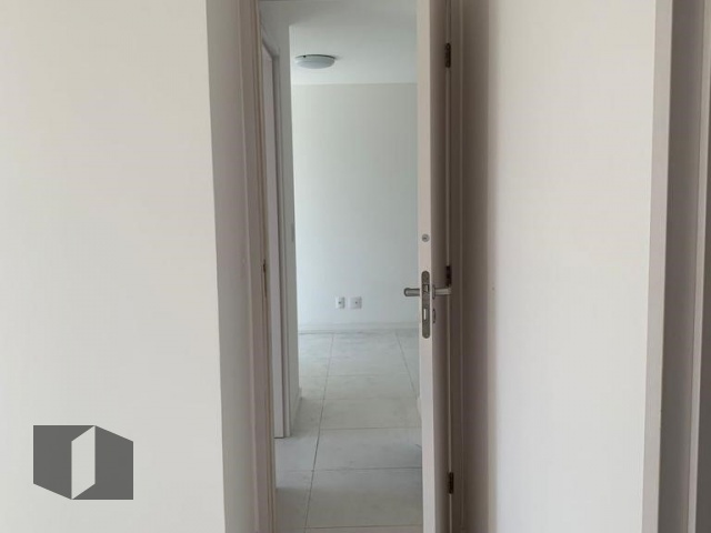 Apartamento à venda com 2 quartos, 67m² - Foto 3