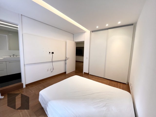 Apartamento à venda com 4 quartos, 320m² - Foto 17