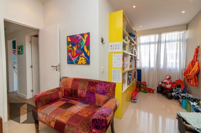 Apartamento à venda com 3 quartos, 95m² - Foto 2