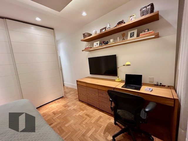 Apartamento à venda com 3 quartos, 150m² - Foto 7