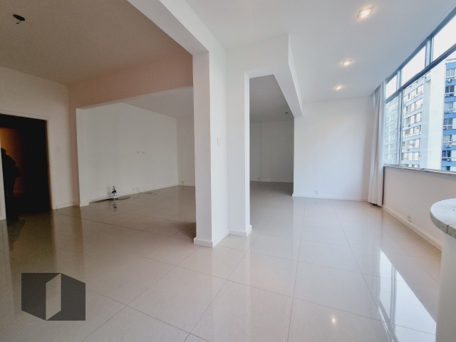 Apartamento à venda com 3 quartos, 211m² - Foto 3