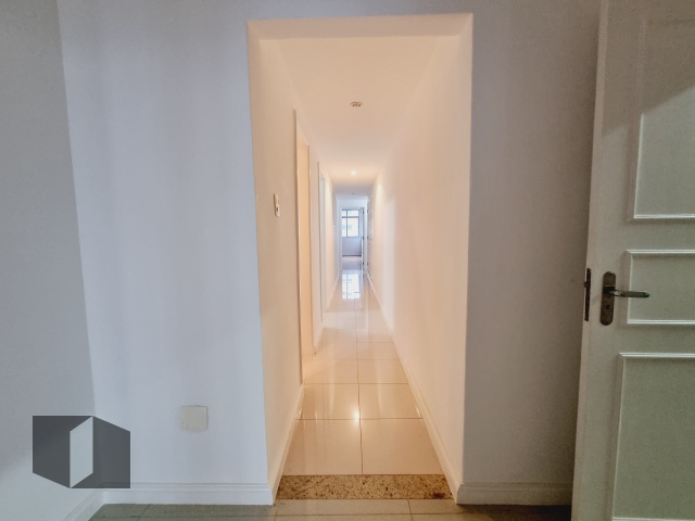 Apartamento à venda com 3 quartos, 211m² - Foto 8