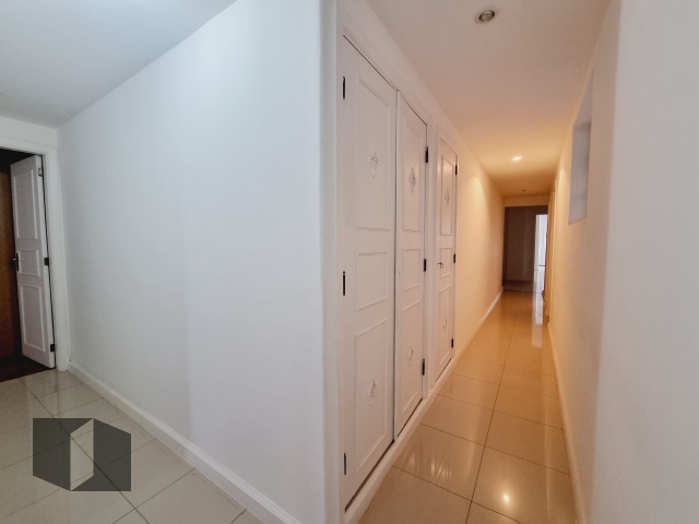 Apartamento à venda com 3 quartos, 211m² - Foto 11