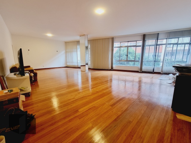 Apartamento à venda com 4 quartos, 210m² - Foto 1