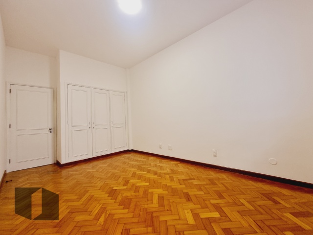 Apartamento à venda com 4 quartos, 210m² - Foto 12