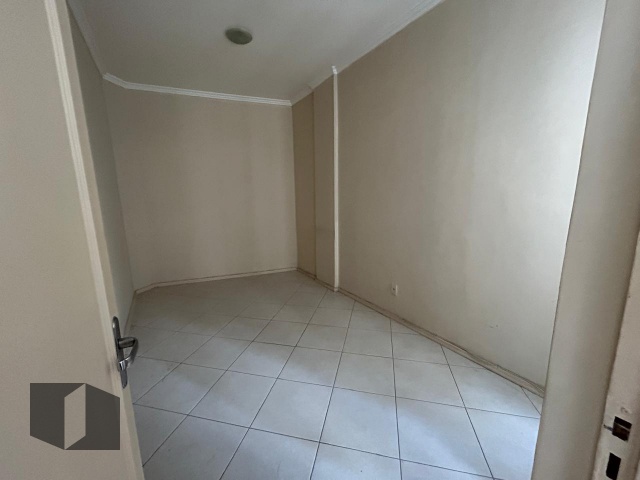 Apartamento à venda com 2 quartos, 72m² - Foto 4