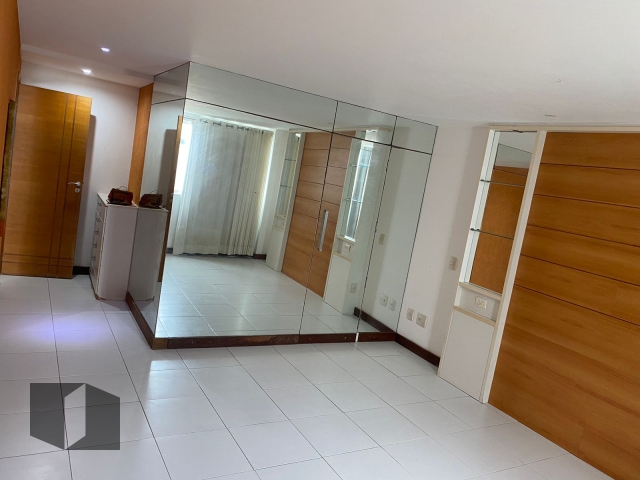 Apartamento à venda com 3 quartos, 193m² - Foto 4