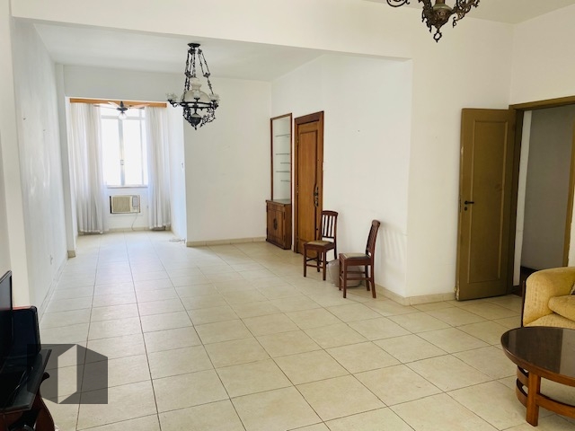 Apartamento à venda com 3 quartos, 156m² - Foto 2