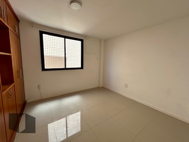 Apartamento à venda com 3 quartos, 121m² - Foto 8