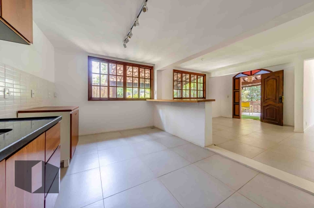 Casa para alugar com 4 quartos, 157m² - Foto 5