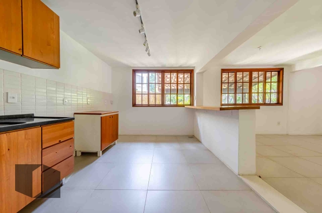 Casa para alugar com 4 quartos, 157m² - Foto 8