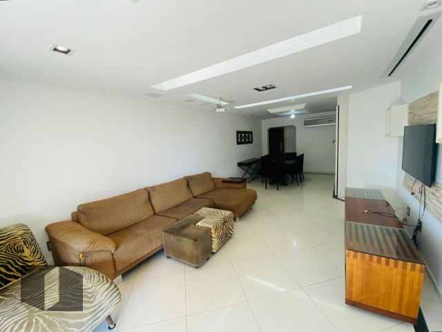 Apartamento à venda com 3 quartos, 164m² - Foto 2