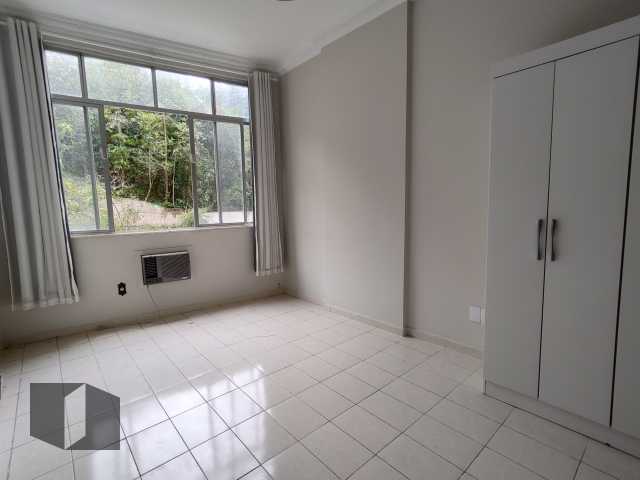 Apartamento à venda com 1 quarto, 55m² - Foto 2