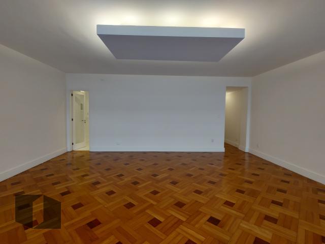 Apartamento à venda com 3 quartos, 155m² - Foto 2