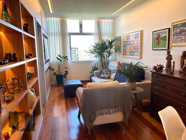 Apartamento à venda com 2 quartos, 67m² - Foto 5