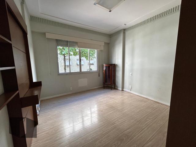 Apartamento à venda com 4 quartos, 140m² - Foto 9