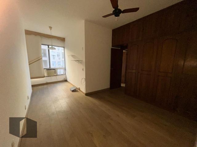 Apartamento à venda com 3 quartos, 130m² - Foto 3