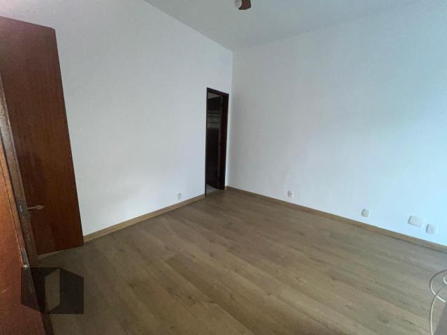 Apartamento à venda com 3 quartos, 130m² - Foto 2