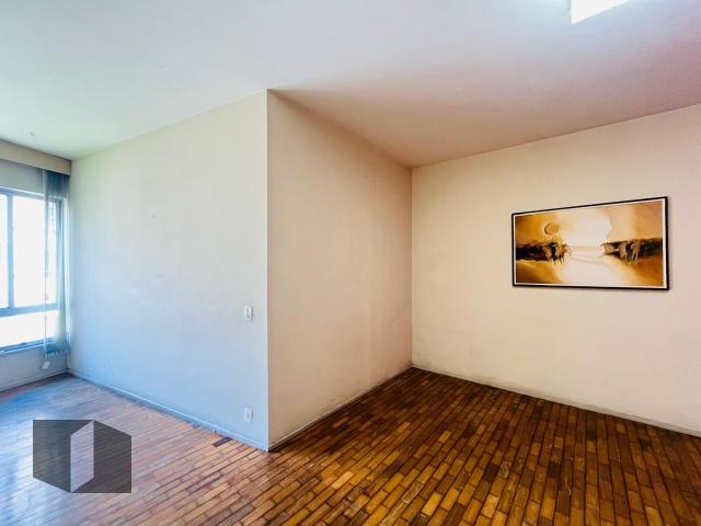 Apartamento à venda com 3 quartos, 130m² - Foto 2