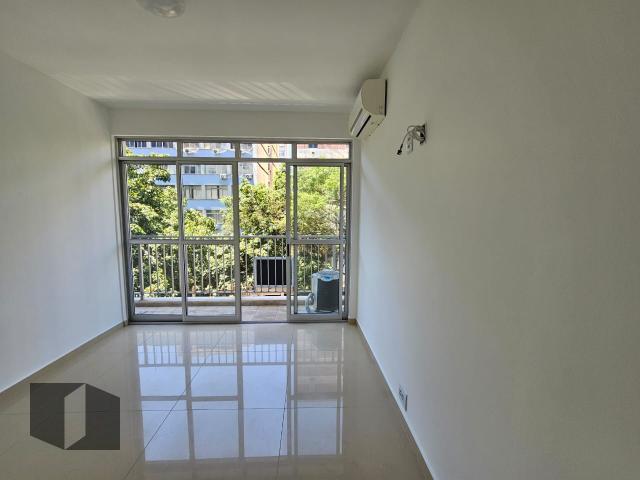 Apartamento para alugar com 2 quartos, 70m² - Foto 9