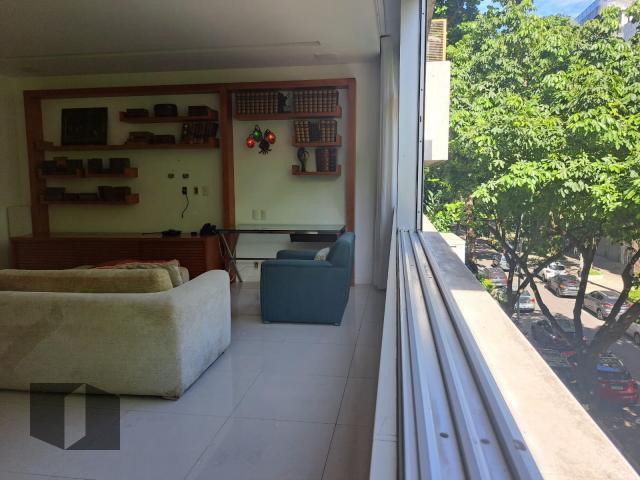 Apartamento à venda com 3 quartos, 140m² - Foto 2