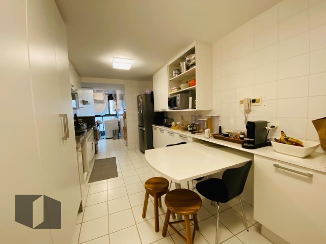 Apartamento à venda com 3 quartos, 141m² - Foto 28