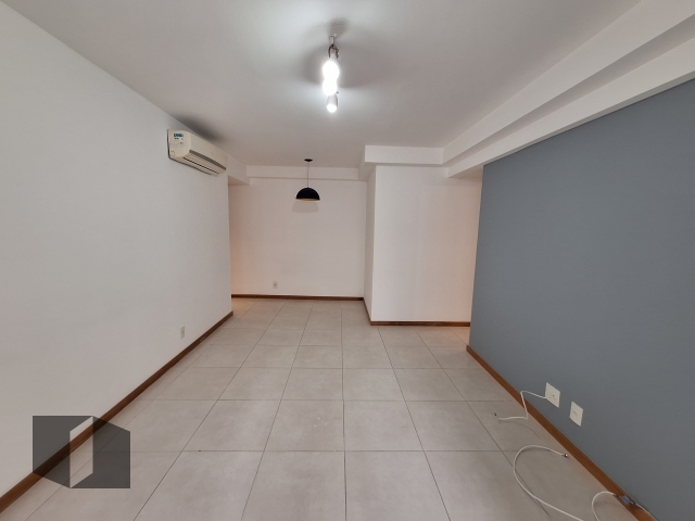 Apartamento à venda com 2 quartos, 72m² - Foto 2