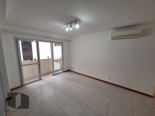 Apartamento à venda com 2 quartos, 72m² - Foto 3