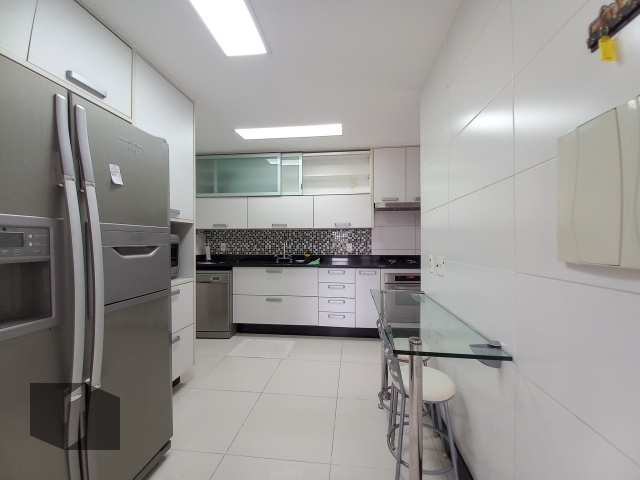 Apartamento para alugar com 3 quartos, 133m² - Foto 28