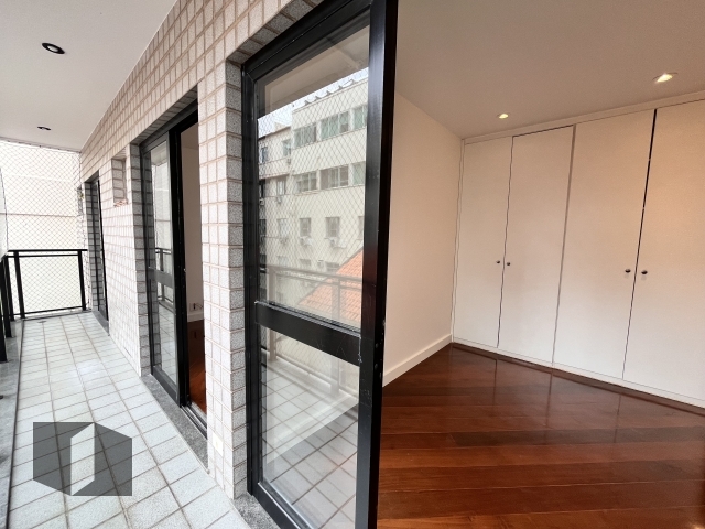 Apartamento para alugar com 4 quartos, 200m² - Foto 23